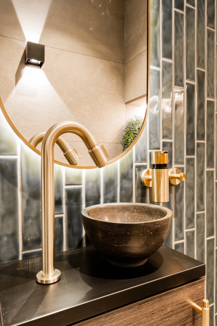 Bleu Exclusief luxe wastafel met gouden kraan